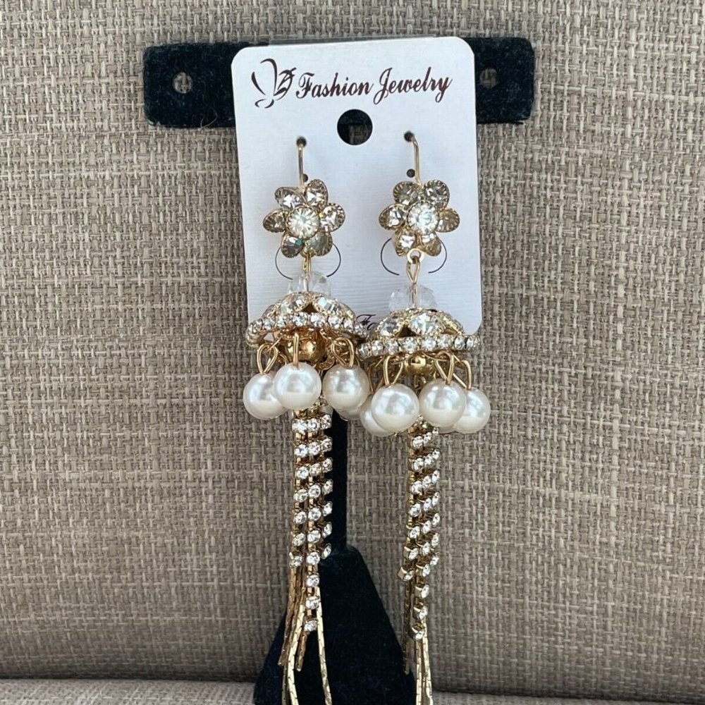 Women Earrings Faux White Pearl Clear Crystals Accent Fasion Jewelry Earrings - Picture 5 of 12